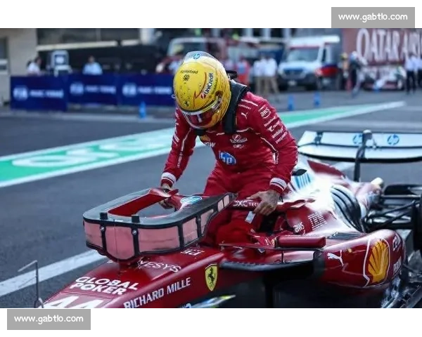 致命失控！赛车时速 200 公里飞出场外，观众尖叫逃命瞬间曝光